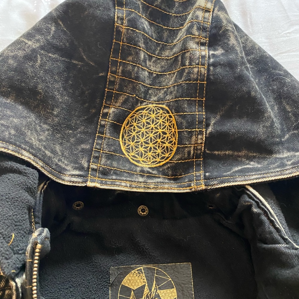 It is too big unfortunately, from Lotus show at Red Rocks. One of a kind. - Picture 4 of 9